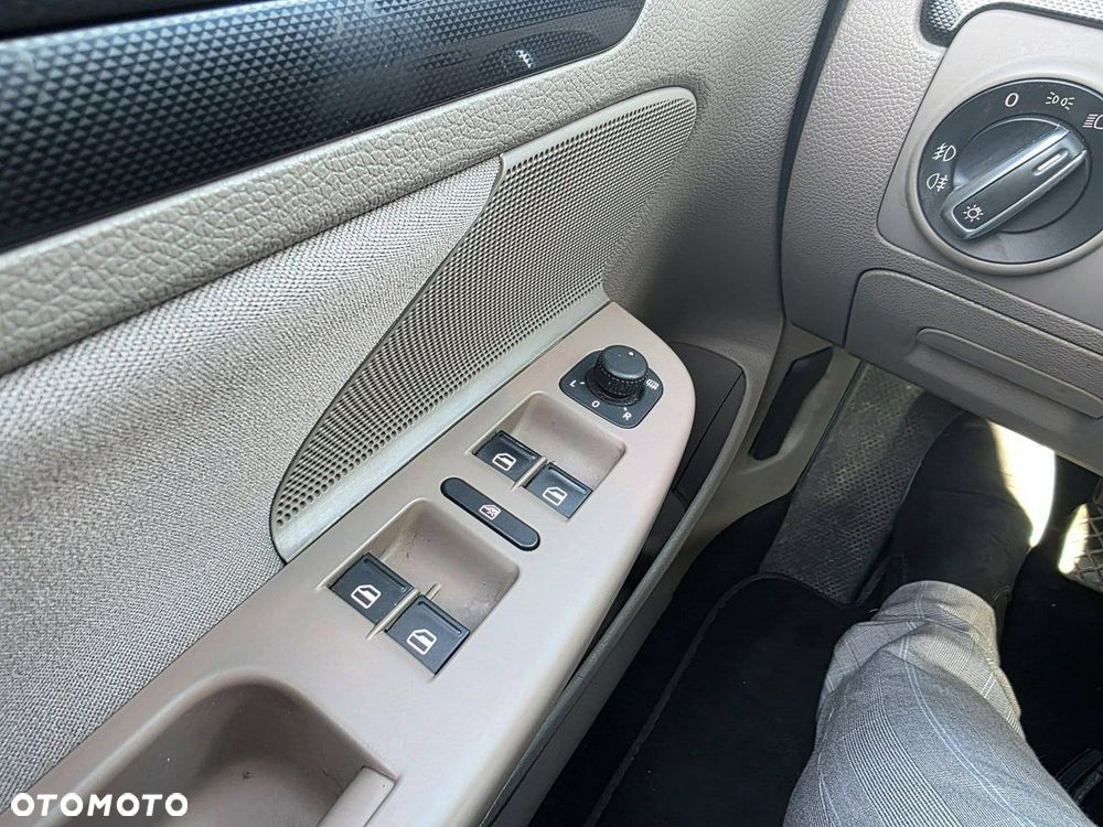 Volkswagen Golf Variant 1.6 TDI DPF BlueMotion Technology Trendline - 10