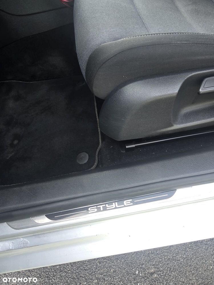 Volkswagen Golf 2.0 TDI DPF Style - 14