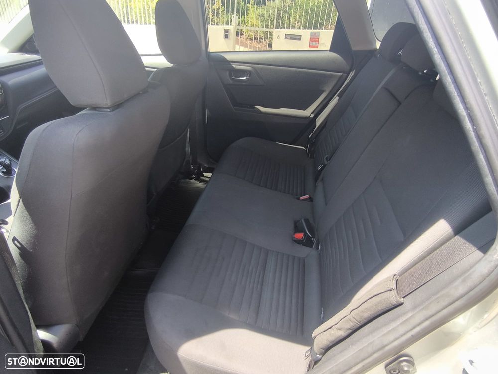 Toyota Auris Touring Sports 1.8 HSD Freestyle - 11