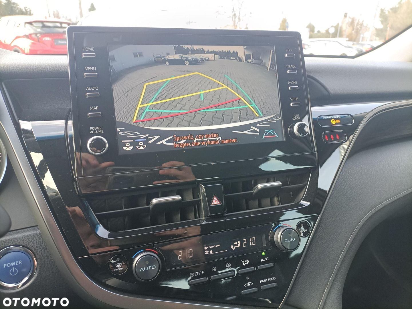 Toyota Camry - 12