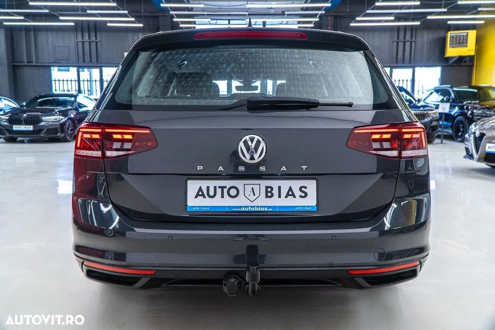 Volkswagen Passat 1.6 TDI DSG Comfortline - 26