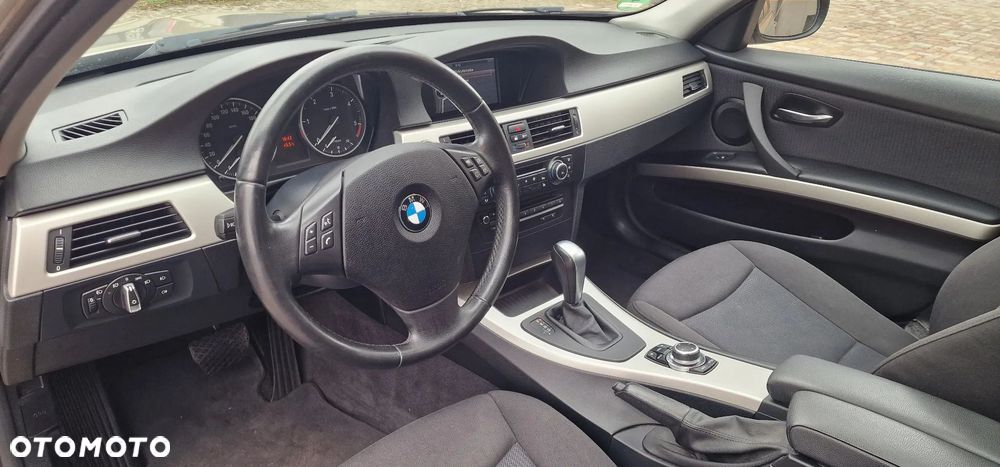 BMW Seria 3 320d DPF Edition Sport - 10