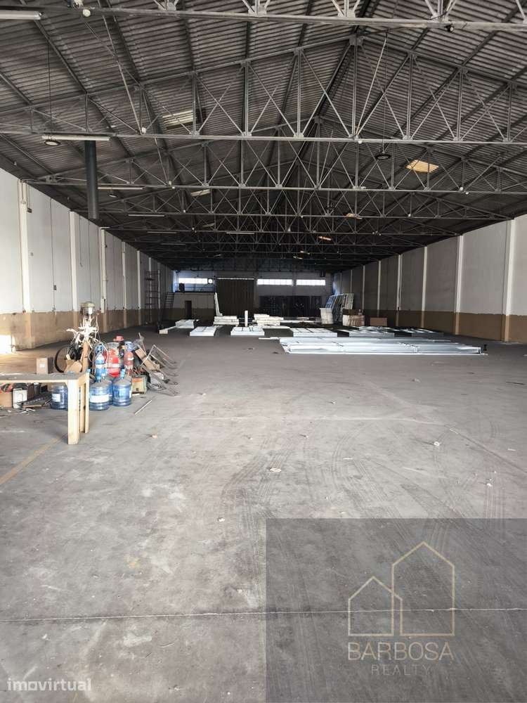 Armazém 2 frentes c/ 1400m2 - portões TIR, logradouros enormes comuns - Grande imagem: 3/31