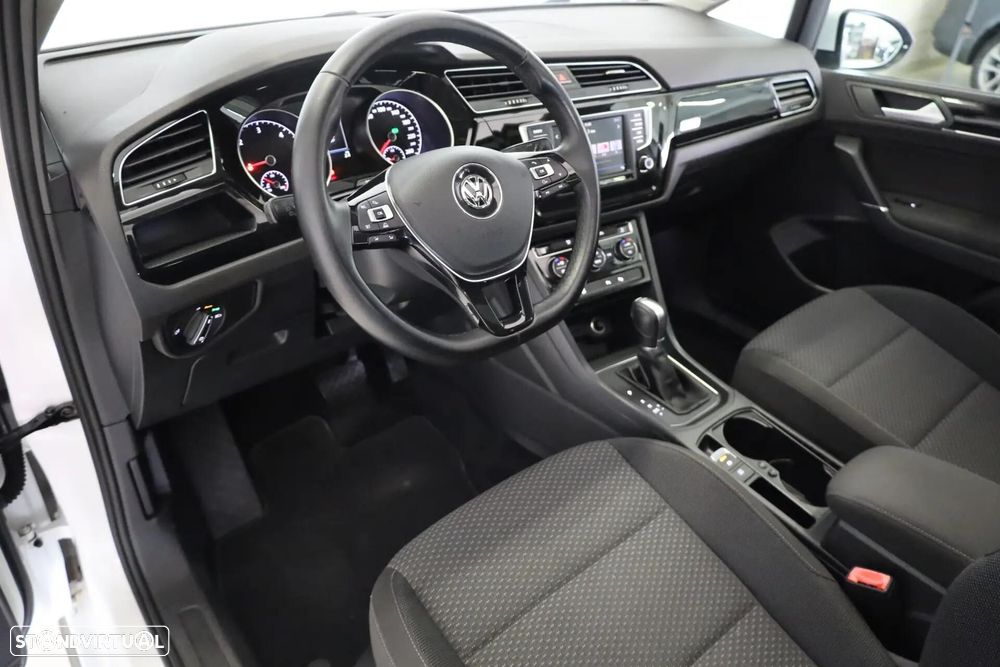 VW Touran 1.6 TDI R-Line DSG - 24
