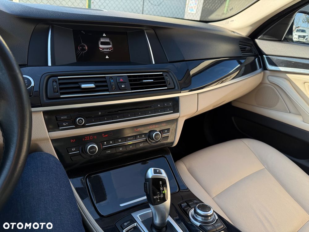 BMW Seria 5 518d - 25