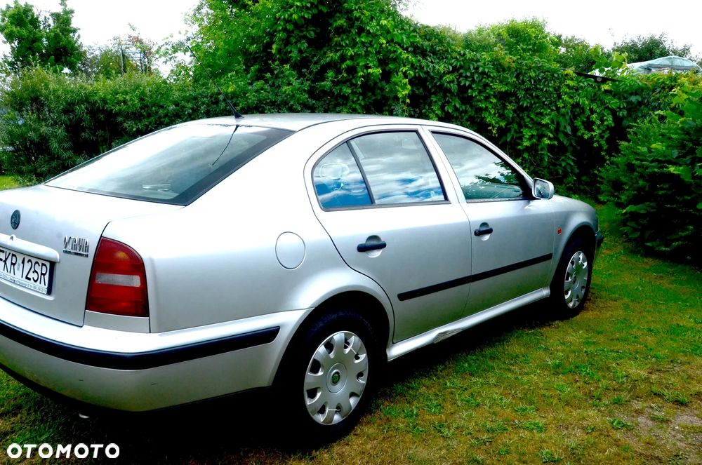 Skoda Octavia 1.6 GLX - 8