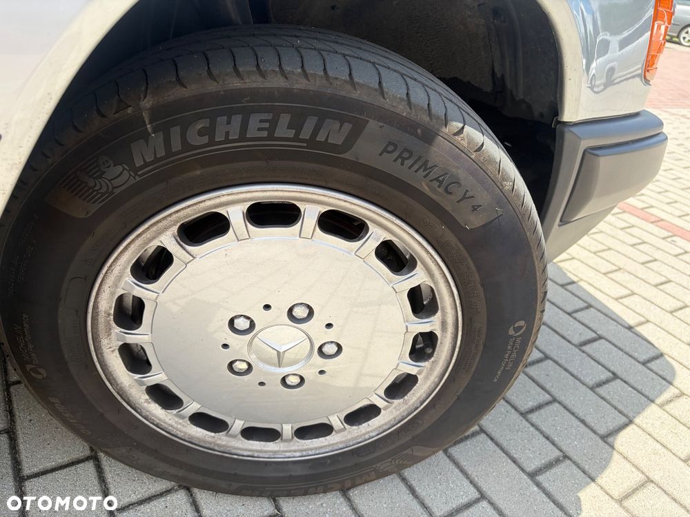 Mercedes-Benz W124 (1984-1993) - 24