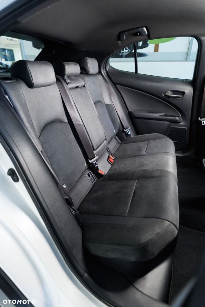 Lexus UX 300h Business - 24