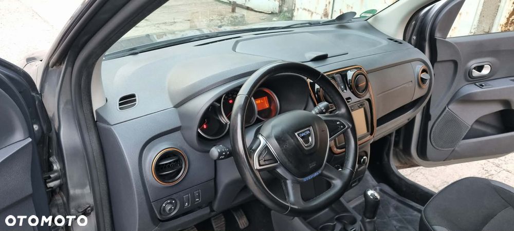 Dacia Lodgy SCe 100 Stepway - 8