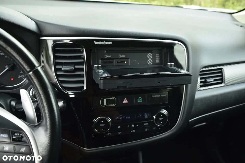 Mitsubishi Outlander 2.0 Intense + Navi 4WD CVT - 38