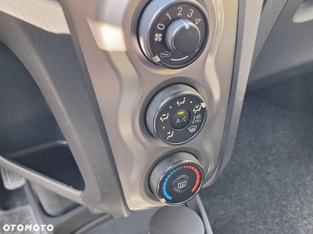 Toyota Yaris 1.0 VVT-i Life - 33