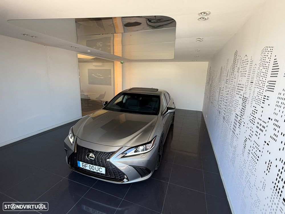 Lexus ES 300h Sport - 11