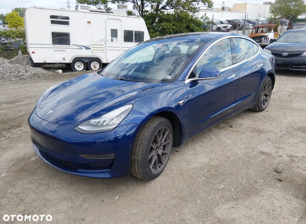 Tesla Model 3 - 1