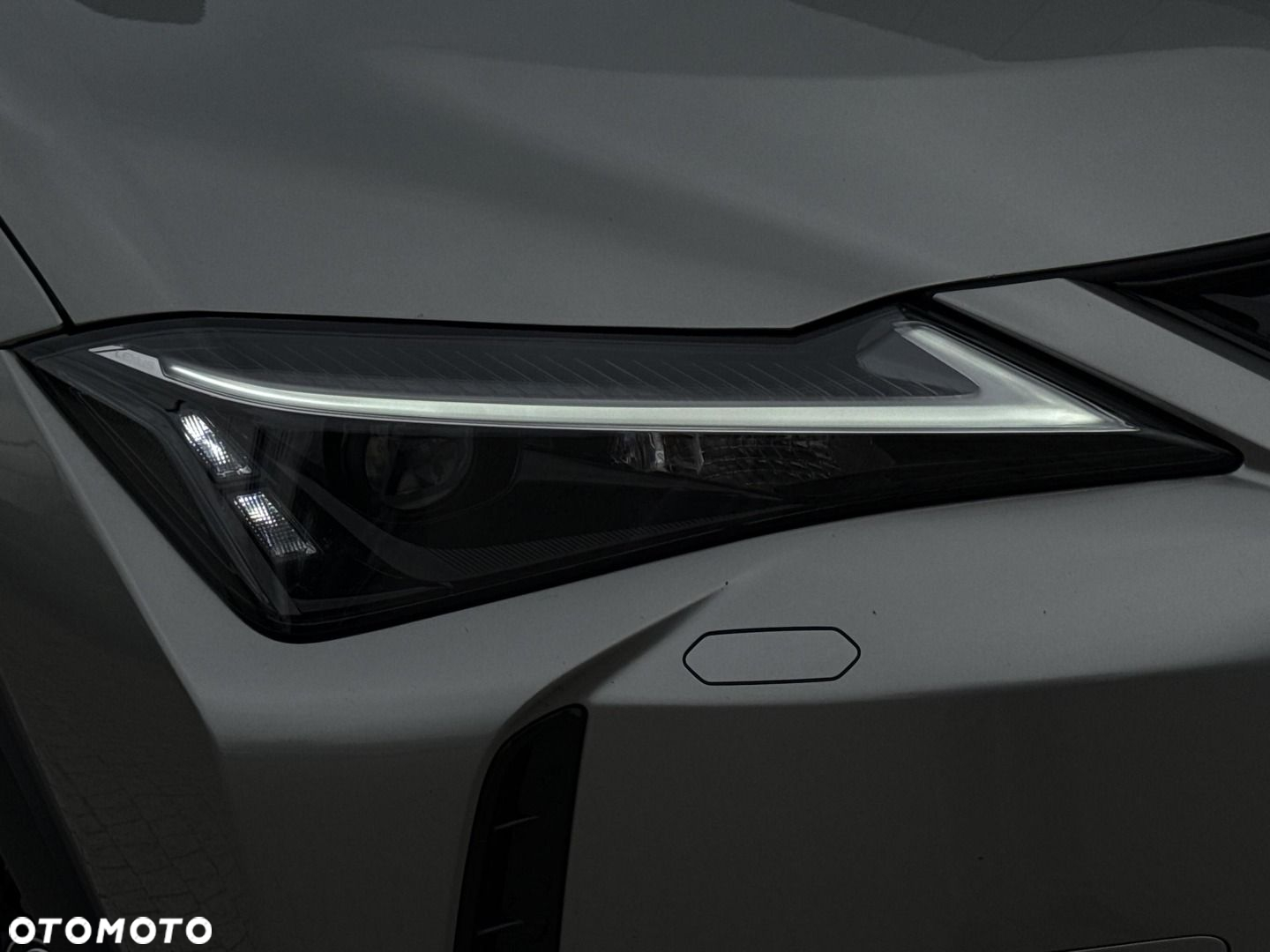 Lexus UX 200 GPF F Impression 2WD - 24