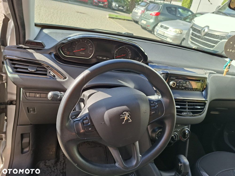 Peugeot 208 - 15