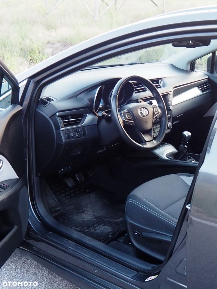Toyota Avensis Touring Sports 2.0 D-4D Edition-S - 16