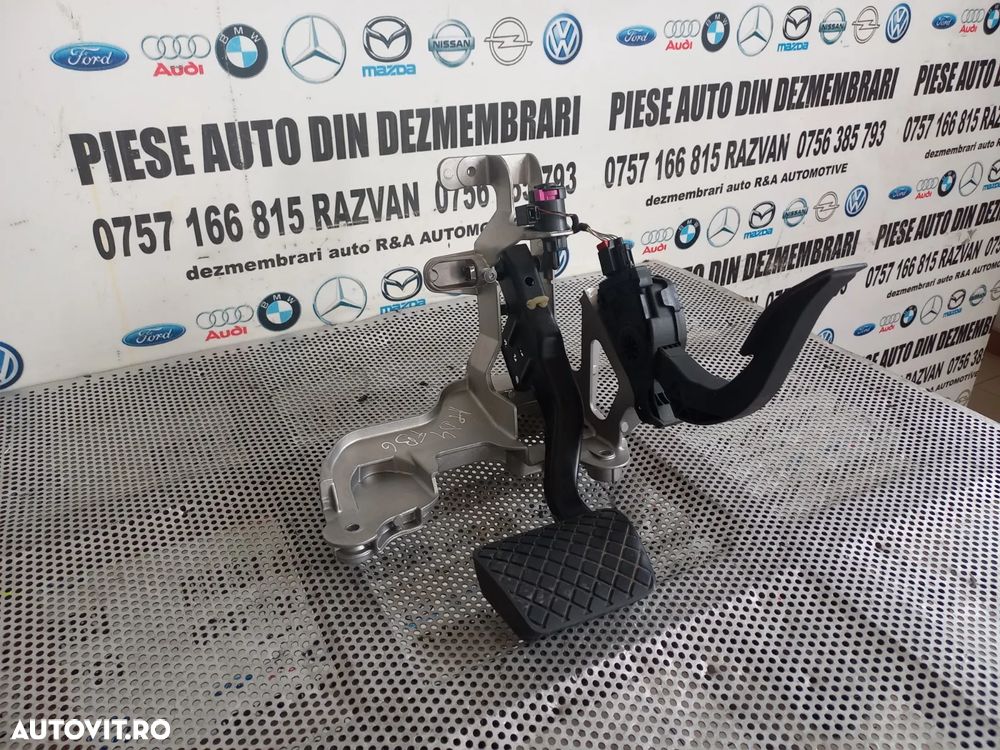 Pod Pedalier Pedala Frana Acceleratie Audi A8 4H D4 An 2010-2011-2012-2013-2014-2015-2016-2017 Volan Stanga Dezmembrez Audi A8 4H D4 3.0 Tdi Quattro Motor CDT Cutie MXU Volan Stanga - Dezmembrari Arad - 2