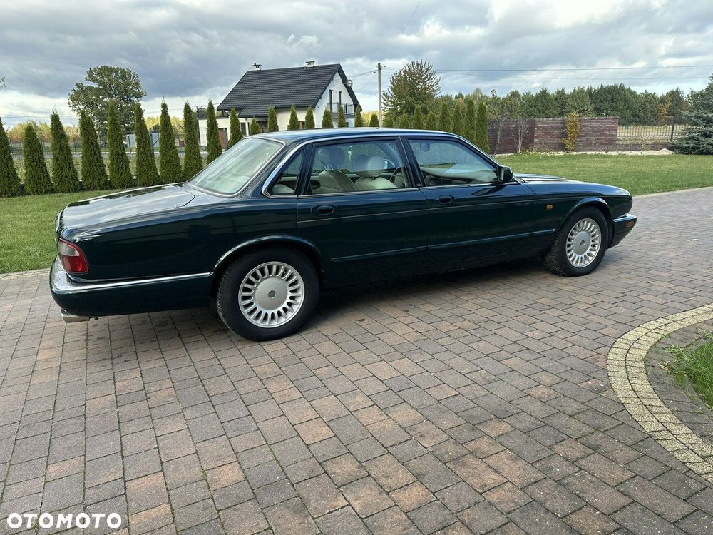 Jaguar XJ - 10