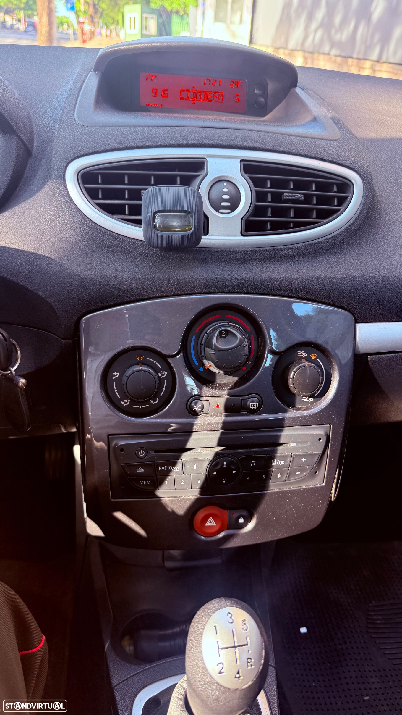 Renault Clio 1.5 dCi Dynamique S - 8