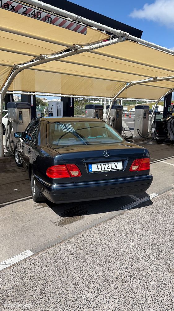 Mercedes-Benz E 200 - 3