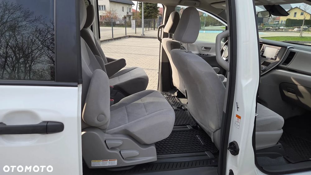 Toyota Sienna - 7