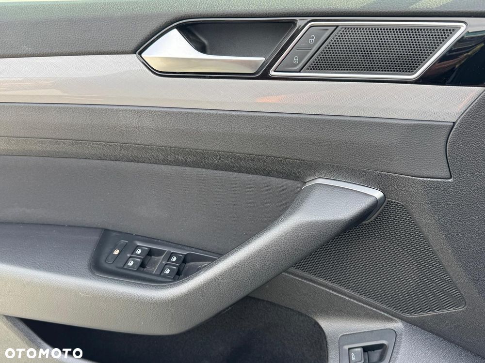 Volkswagen Passat - 14