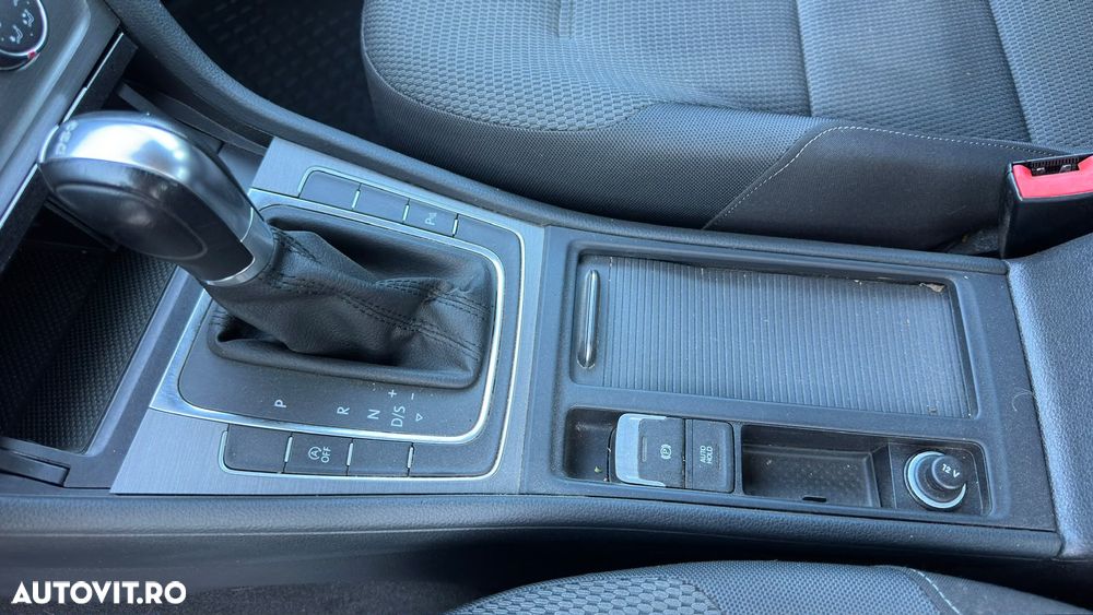 Volkswagen Golf - 8