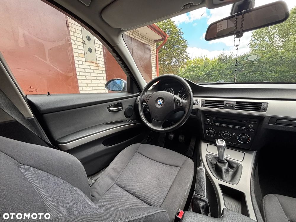 BMW Seria 3 318i - 24
