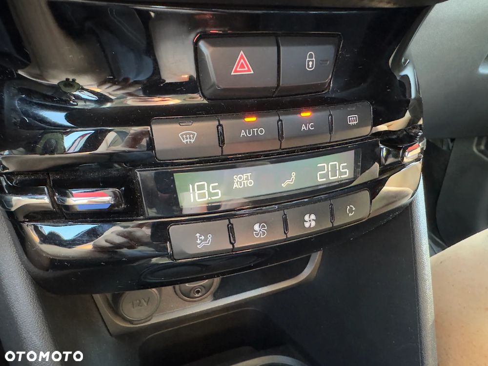 Peugeot 2008 1.2 Pure Tech Active S&S - 6