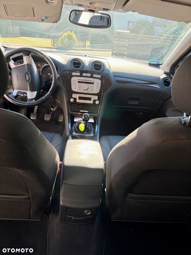 Ford Mondeo 2.0 Ghia - 14