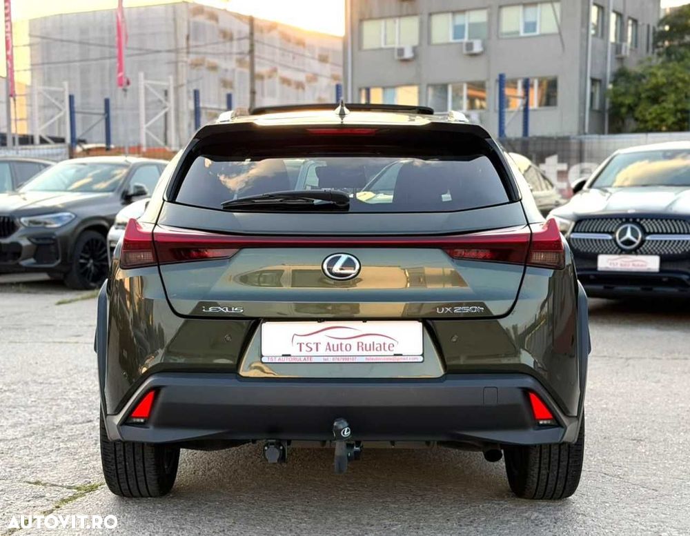 Lexus UX - 8