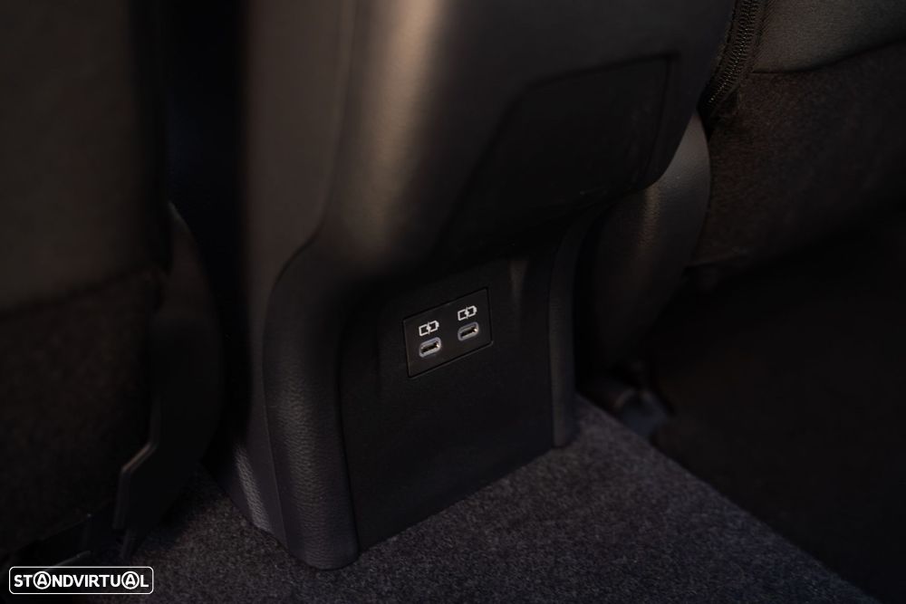 Toyota Prius 2.0 Plug-in Luxury - 31