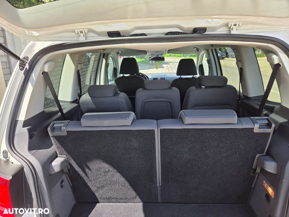 Volkswagen Touran 2.0 TDI DPF BlueMotion Technology Comfortline - 5