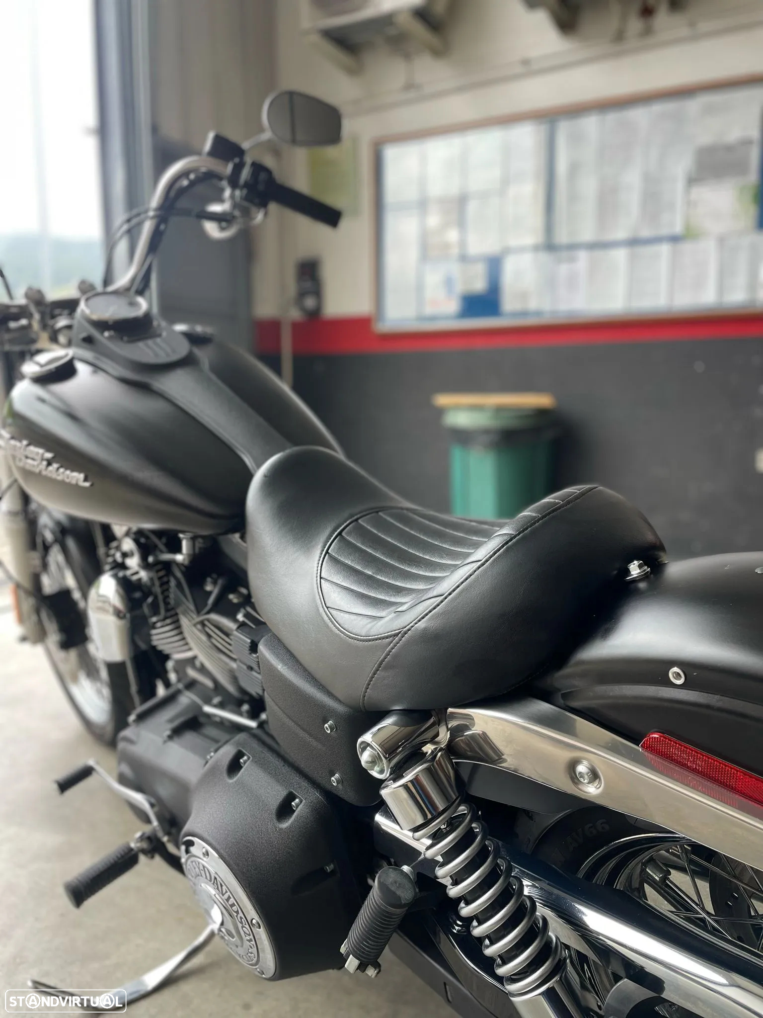 Harley-Davidson Dyna Street Bob - 13