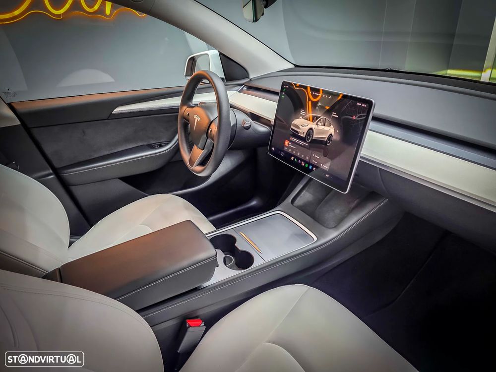 Tesla Model Y Long Range Dual Motor AWD - 16