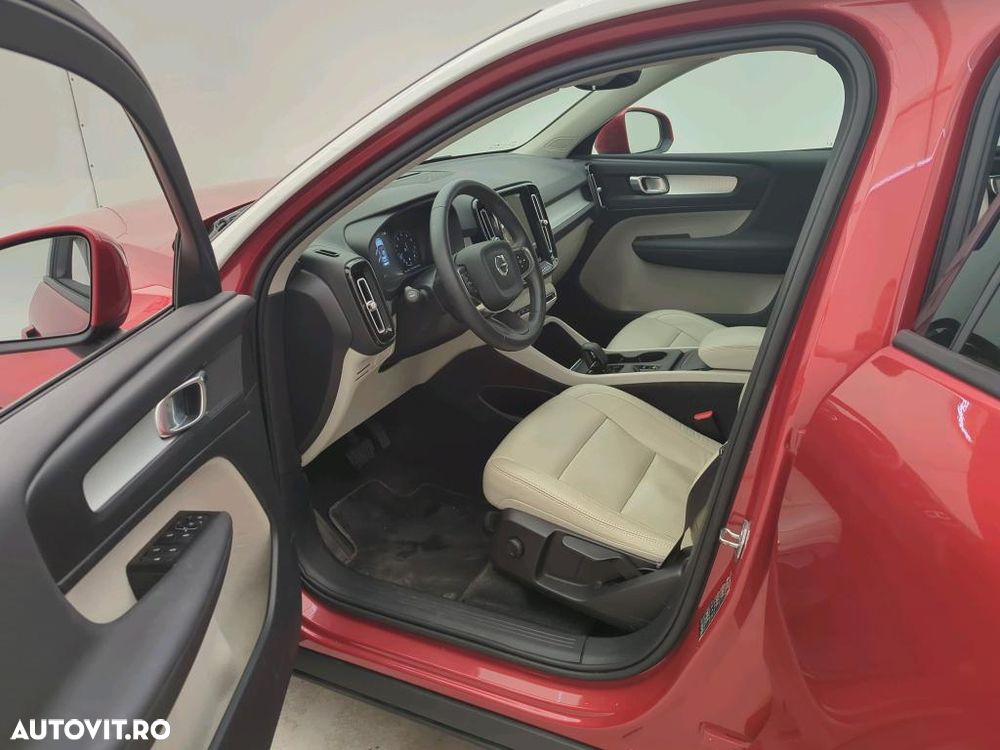 Volvo XC 40 B4 AT8 AWD Mild Hybrid Momentum Pro - 5