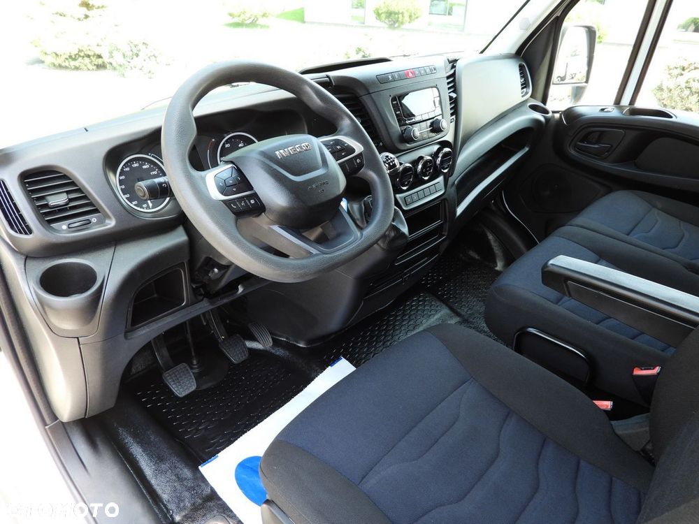 Iveco DAILY 35S16 FURGON BRYGADÓWKA 7 MIEJSC TEMPOMAT KLIMATYZACJA  160KM - 3