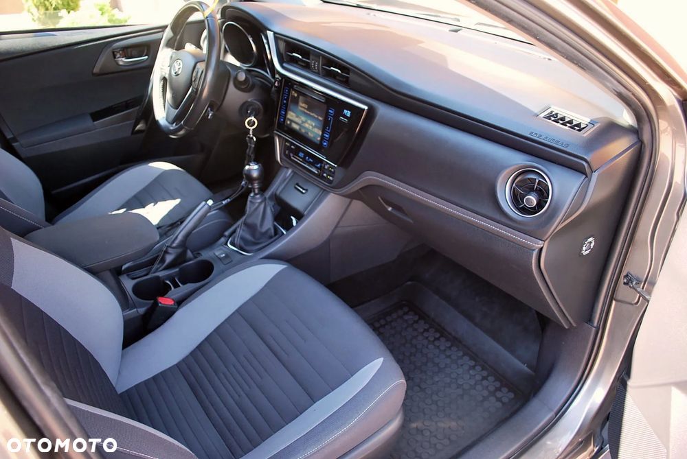 Toyota Auris 1.6 Premium - 7