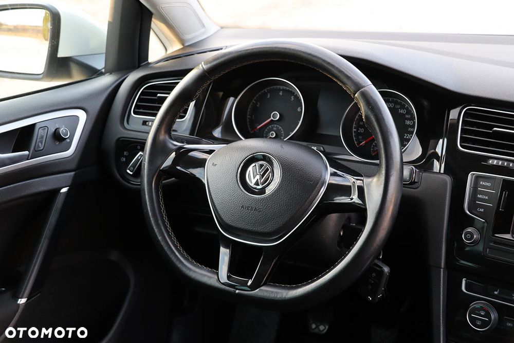 Volkswagen Golf - 31