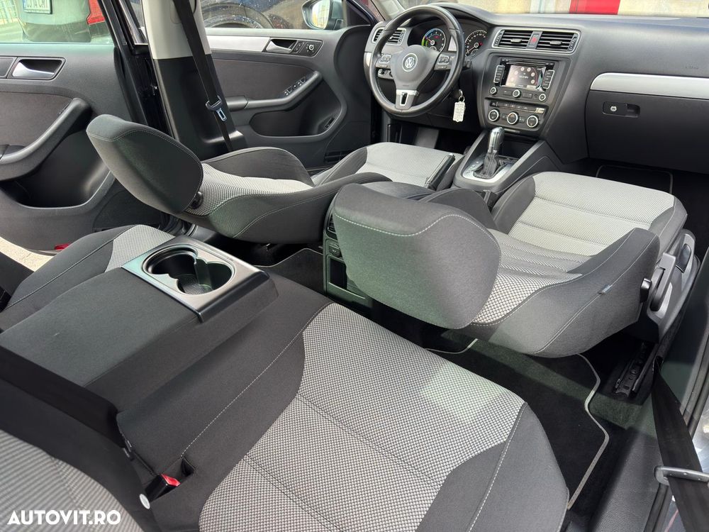 Volkswagen Jetta - 16