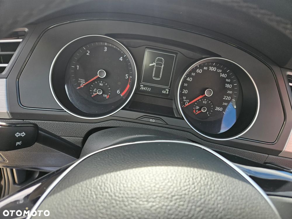 Volkswagen Passat 2.0 TDI SCR Comfortline - 18