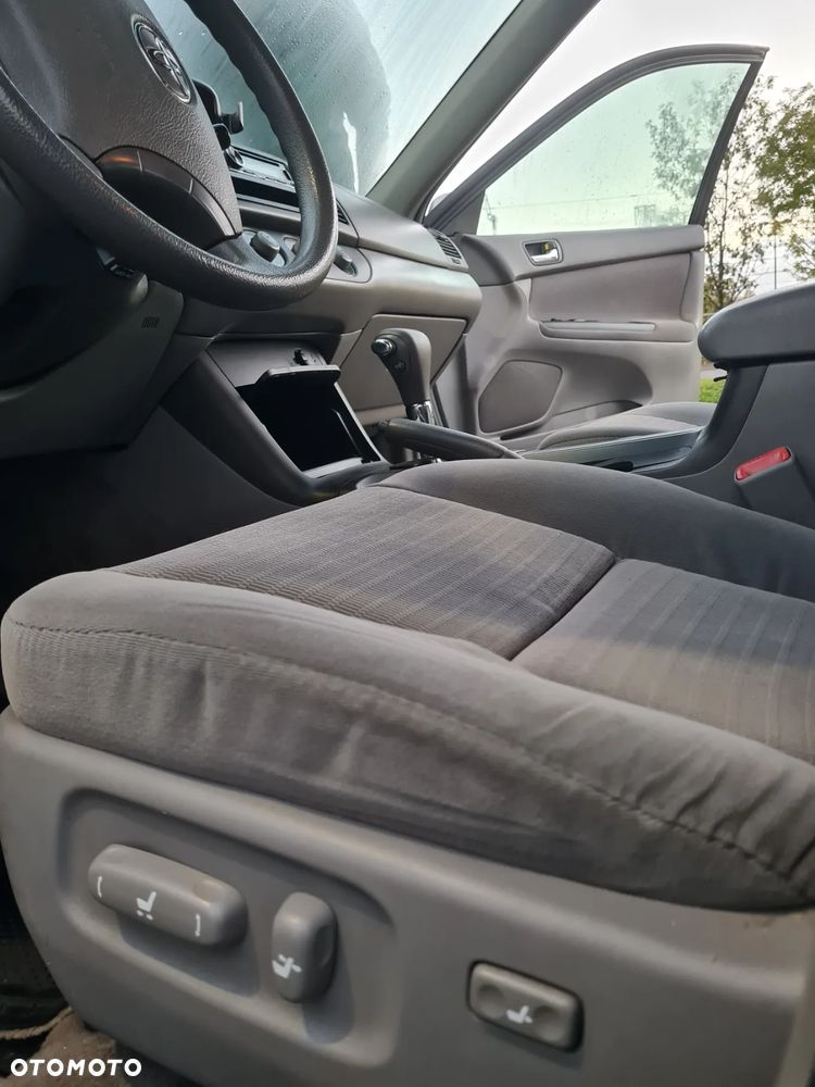 Toyota Camry 2.4 XLE - 4
