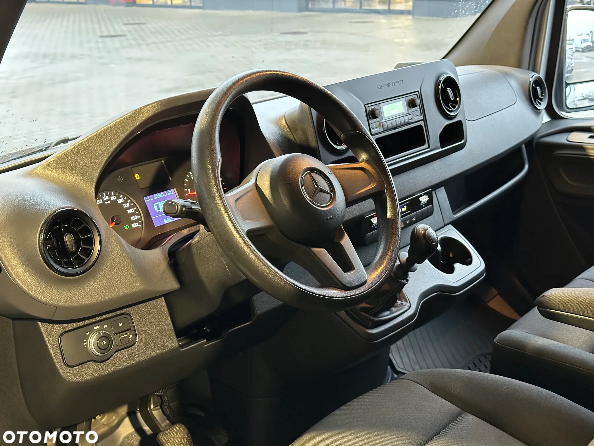 Mercedes-Benz Sprinter - 9