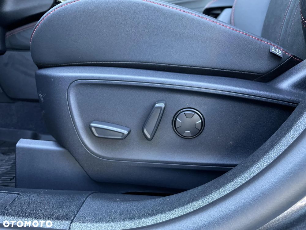 Ford Kuga 2.5 Duratec FHEV ST-LINE X - 22