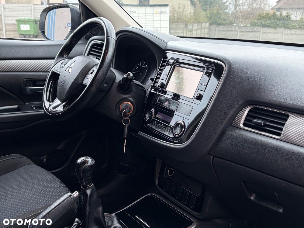 Mitsubishi Outlander 2.0 2WD Invite - 16