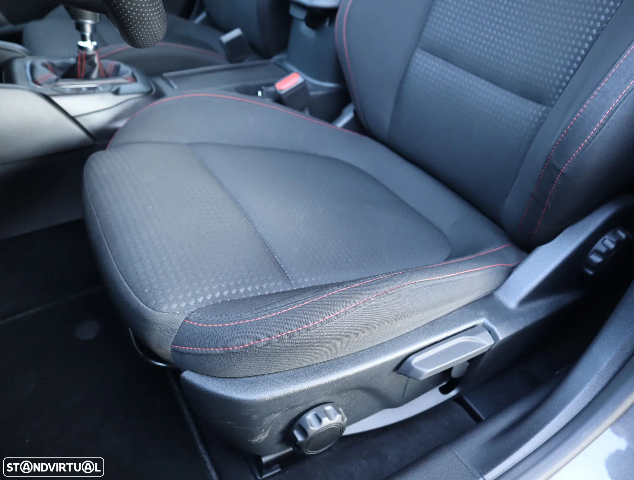 Ford Focus SW 1.0 EcoBoost MHEV ST-Line - 28