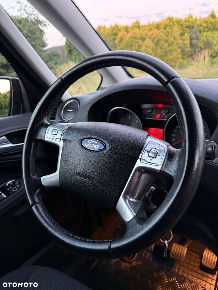 Ford Galaxy - 12