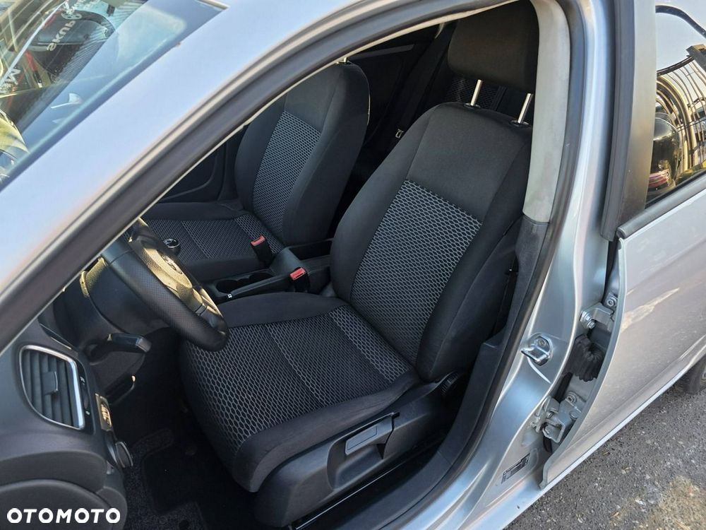 Volkswagen Golf 1.6 TDI DPF Comfortline - 6