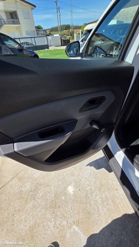 Dacia Duster 1.0 TCe Essential - 17