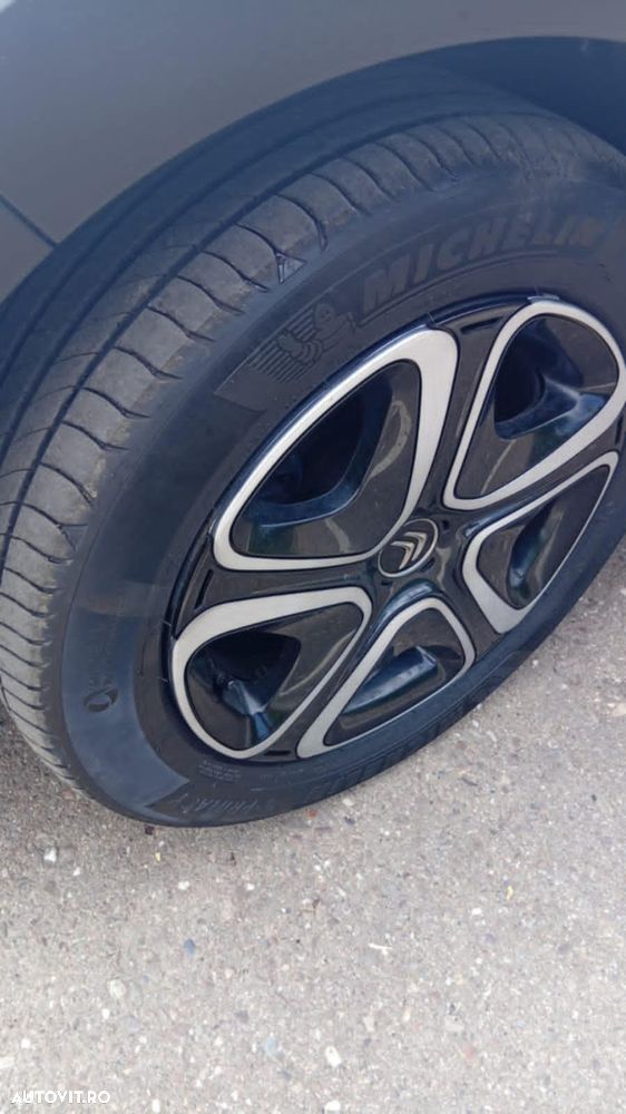 Citroën C3 1.2 PureTech 110 S&S BVM6 PLUS - 3